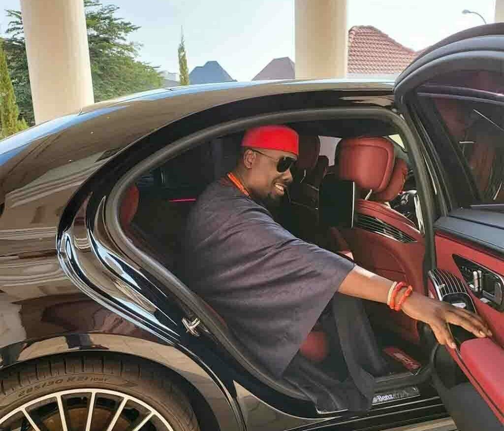 photo of Obi cubana in his car